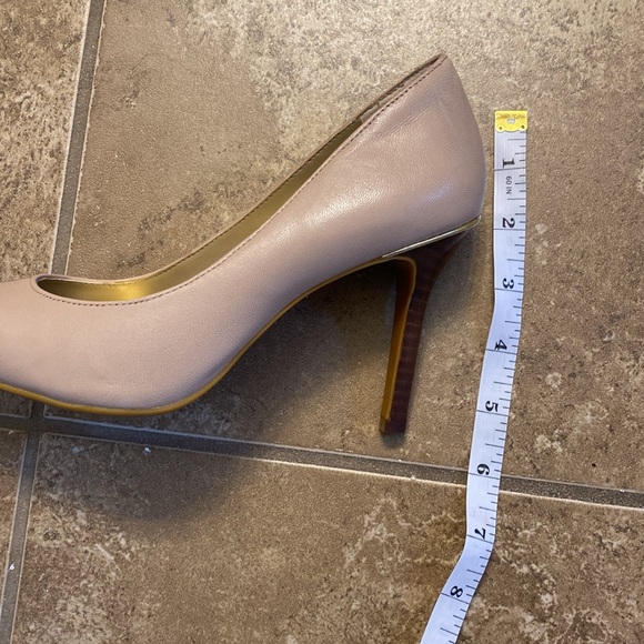 Nude Ralph Lauren Heels with Cherry Wood Heel. Size 5.5. - Picture 9 of 11